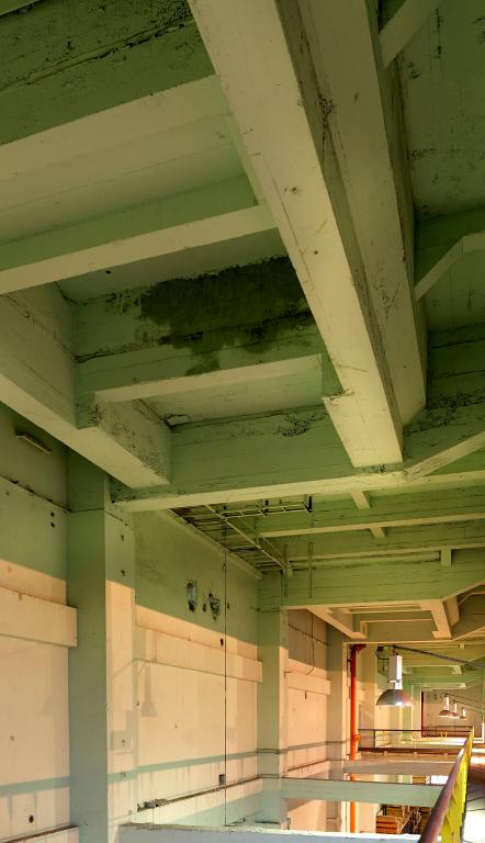 Vue intérieure, ancienne salle des chaudières, détail de la structure en béton armé.