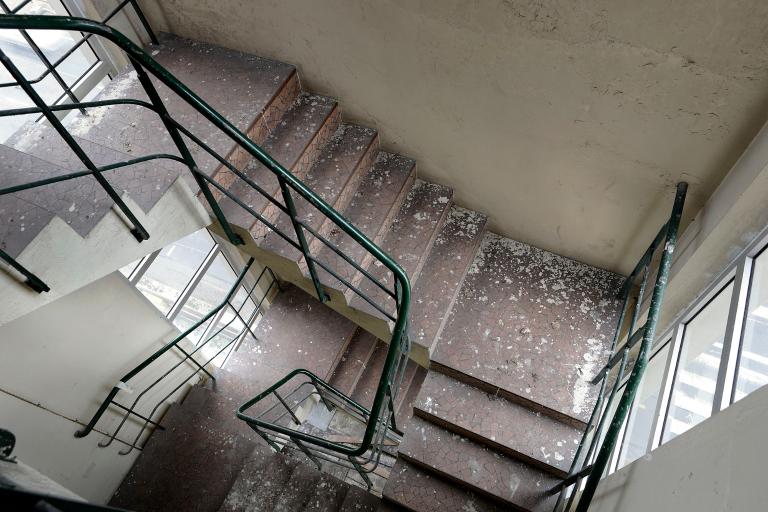 Vue intérieure, escalier de distribution.