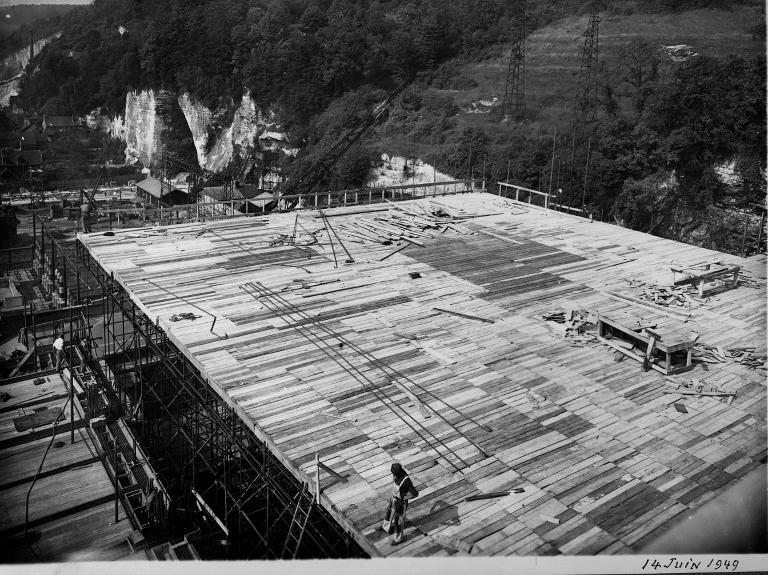 Construction de l'usine, coffrage pour le plancher béton, 14/6/1949 (Coll. EDF).