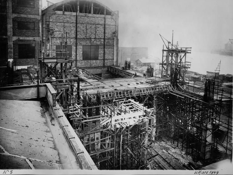 Construction de l'usine, mise en place des échaffaudages, 11/3/1949  (Coll. EDF).