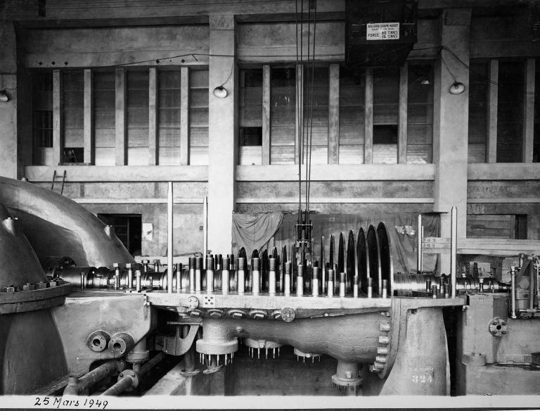 Construction de l'usine, mise en place des turbines, 25/3/1949 (Coll. EDF).