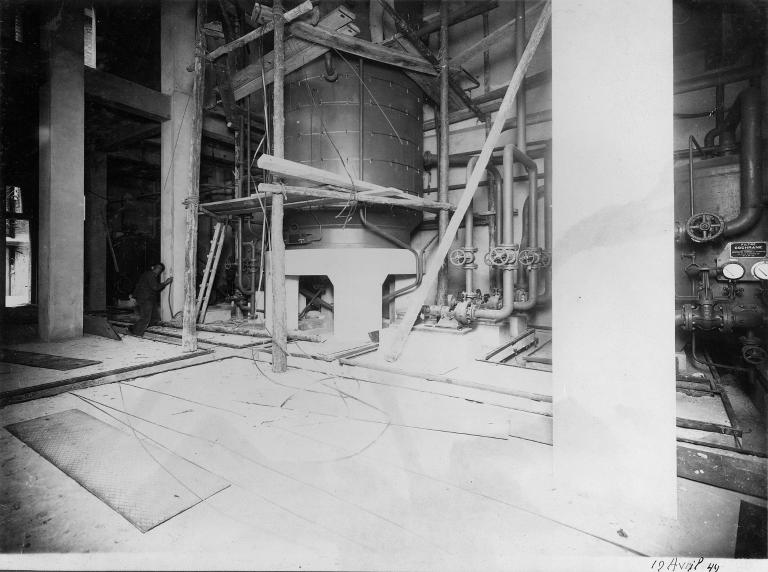 Construction de l'usine, vue intérieure : détail de la charpente en béton, 5/5/1949 (Coll. EDF).
