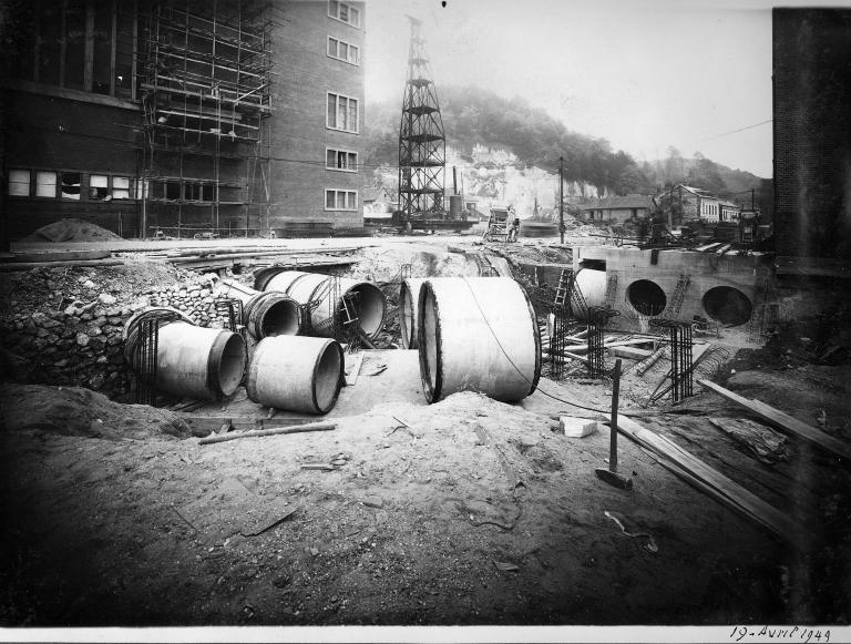 Construction de l'usine, conduite d'alimentation en eau de la centrale, 6/4/1949 (Coll. EDF).
