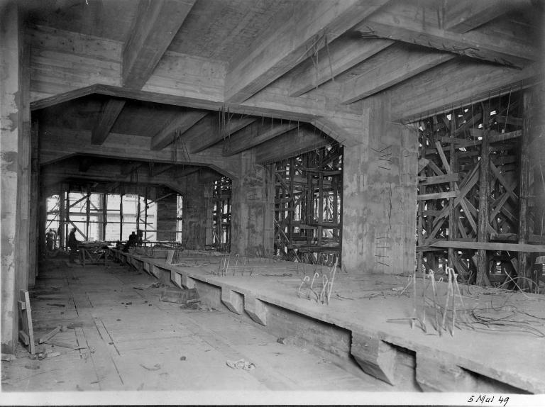 Construction de l'usine, vue intérieure : détail de la charpente en béton, 5/5/1949 (Coll. EDF).