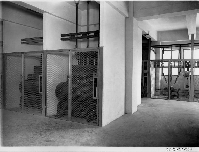 Construction de l'usine, vue intérieure des parties achevées, 26/7/1949 (Coll. EDF).