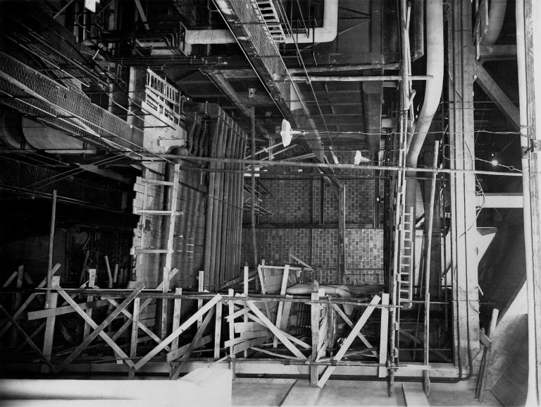 Construction de l'usine, vue intérieure, 1949 (Coll. EDF).