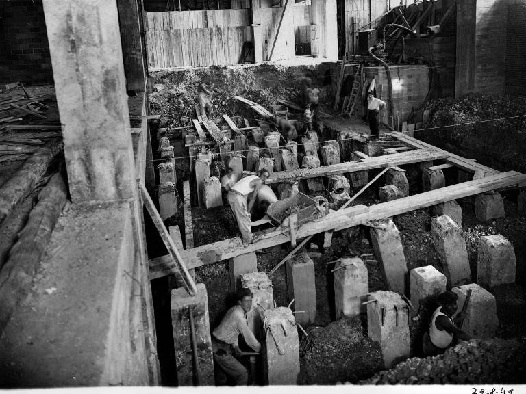 Construction de l'usine, pieux béton, 29/8/1949 (Coll. EDF).