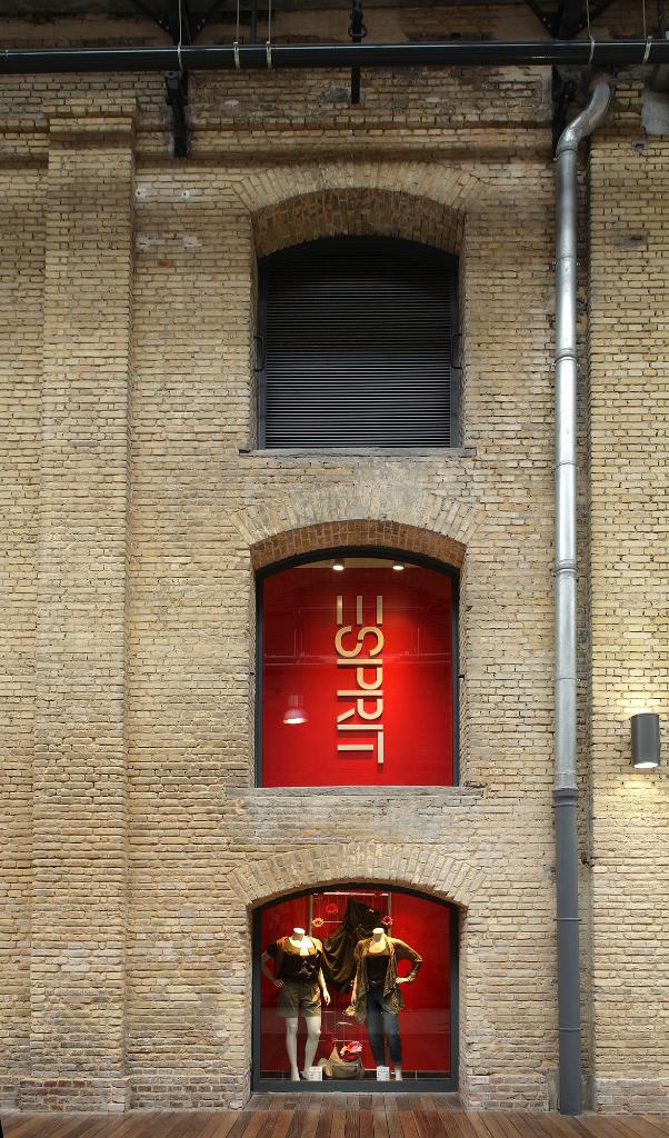 Entrepôt, façade sur rue intérieure, détail.