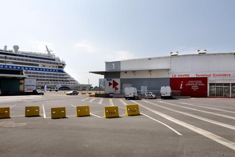 Vue avec un bateau de croisière.