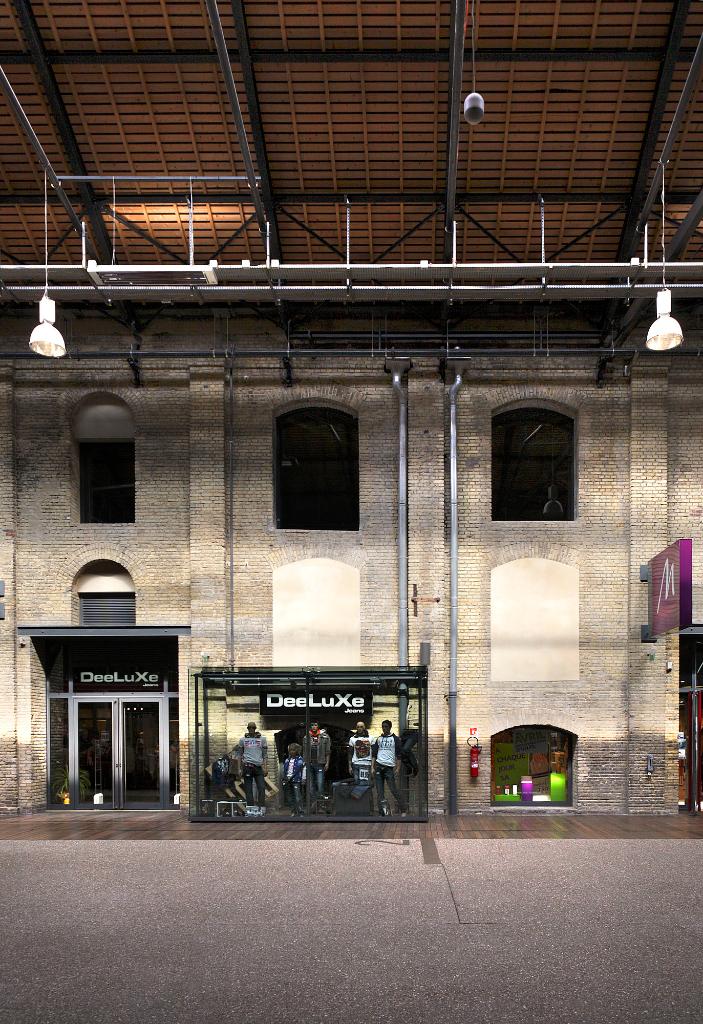Entrepôt, façade sur rue intérieure.