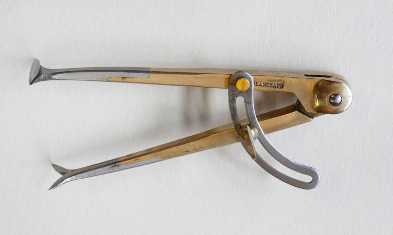 Exemple d'outils produits par la tallanderie Vergez-Blanchard : compas (pour sellier).