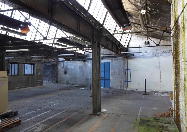 Atelier couvert en shed, vue intérieure.