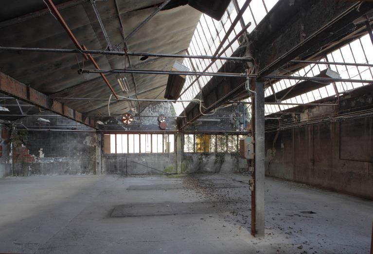Atelier couvert en shed, vue intérieure.