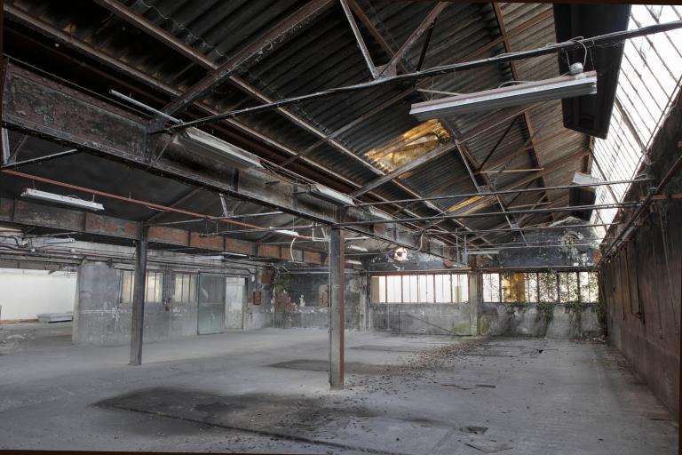Atelier couvert en shed, vue intérieure.