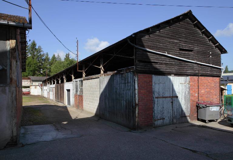 Entrepot, dit magasin "caisse et bois".