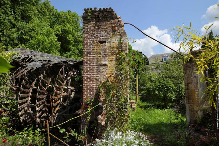 Vestiges de la section bois, roue hydraulique.