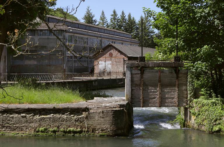 Vanne et canal de décharge.
