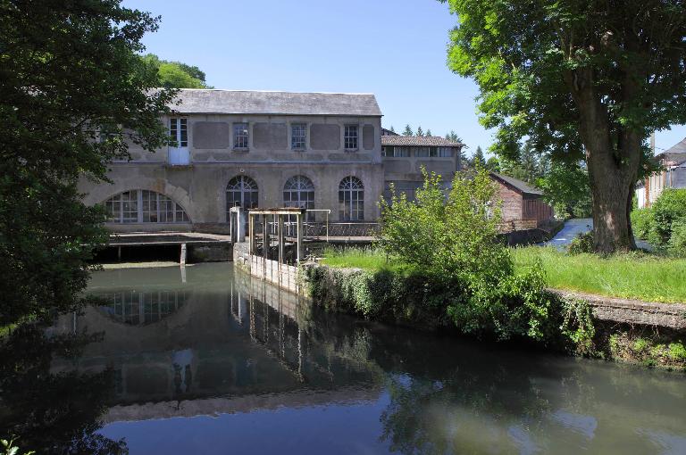 Canal d'amenée, vanne de décharge, filature de laine.