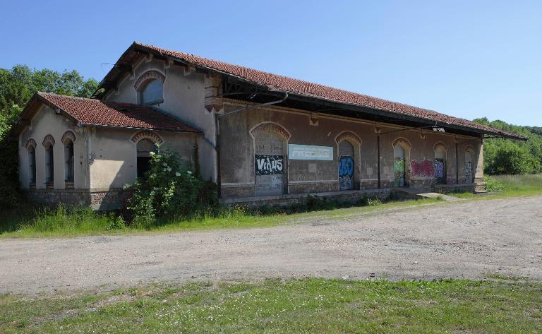 Halle de marchandises depuis de nord.