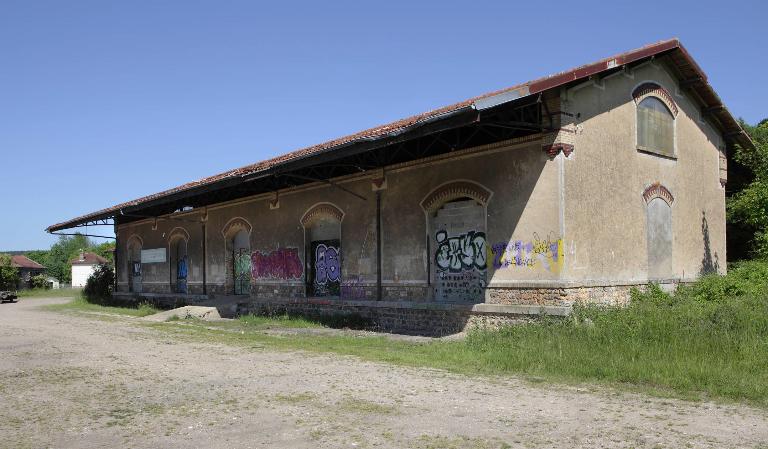 Halle de marchandises depuis le sud.