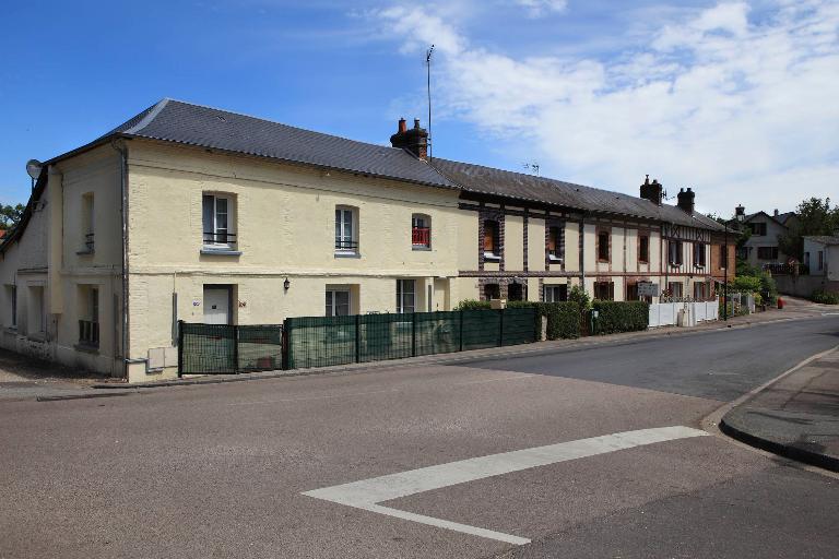 Vue d'ensemble des logements ouvriers en bande, depuis le nord-ouest.