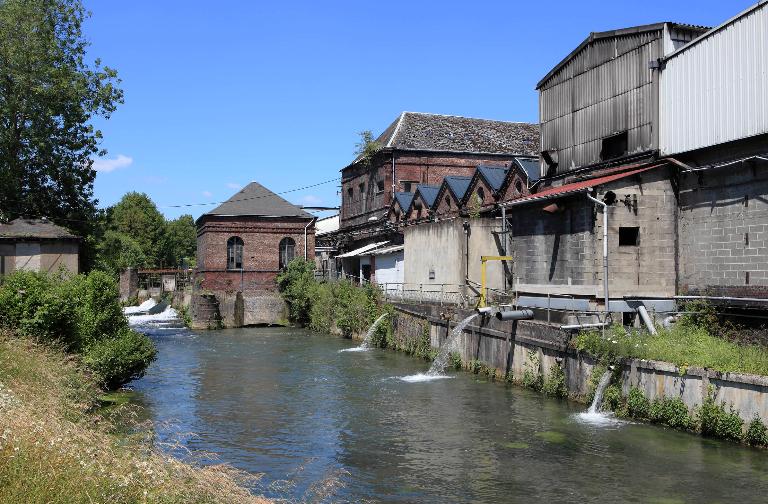 Bief, bâtiment d'eau et ateliers de fabrication,depuis le sud-ouest.