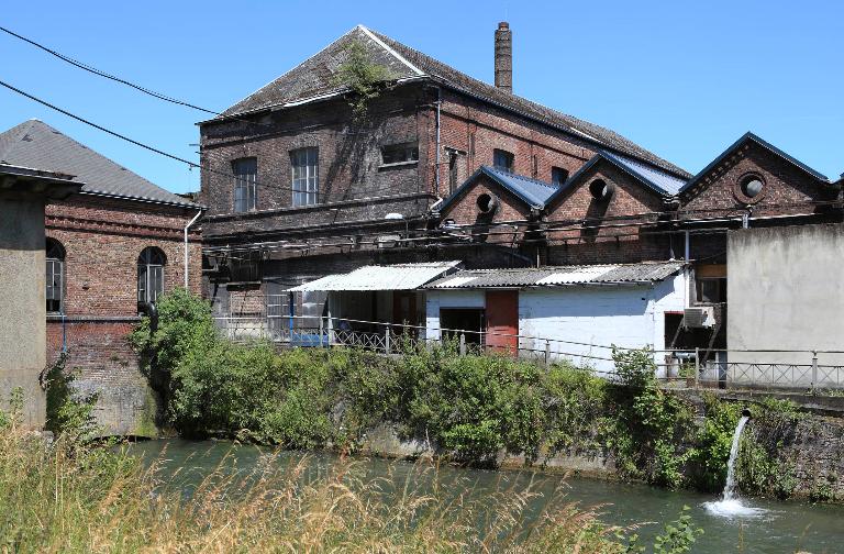 Bief, bâtiment d'eau et ateliers de fabrication, depuis l'ouest.