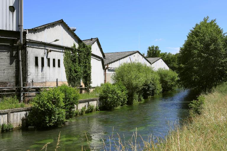 Bief et ateliers de fabrication, depuis le nord-ouest.