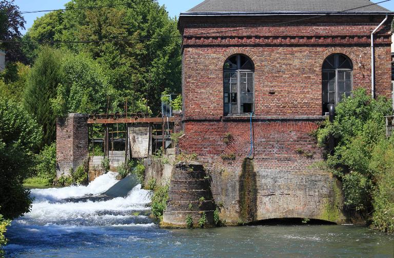 Bief et bâtiment d'eau, depuis l'ouest.
