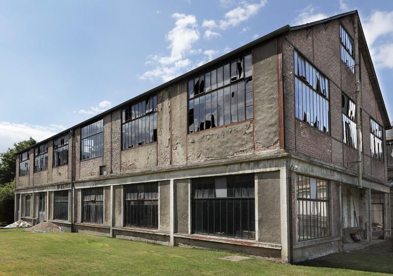 Vue générale d'un des deux ateliers de la section métal, depuis le nord-est.