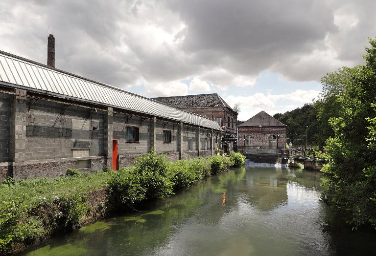 Canal d'amenée, bâtiment d'eau et ateliers de fabrication, depuis le nord-ouest.