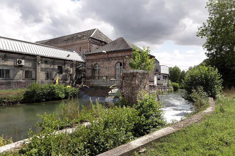 Canal d'amenée, canal de décharge, bâtiment d'eau et ateliers de fabrication, depuis le nord-ouest.