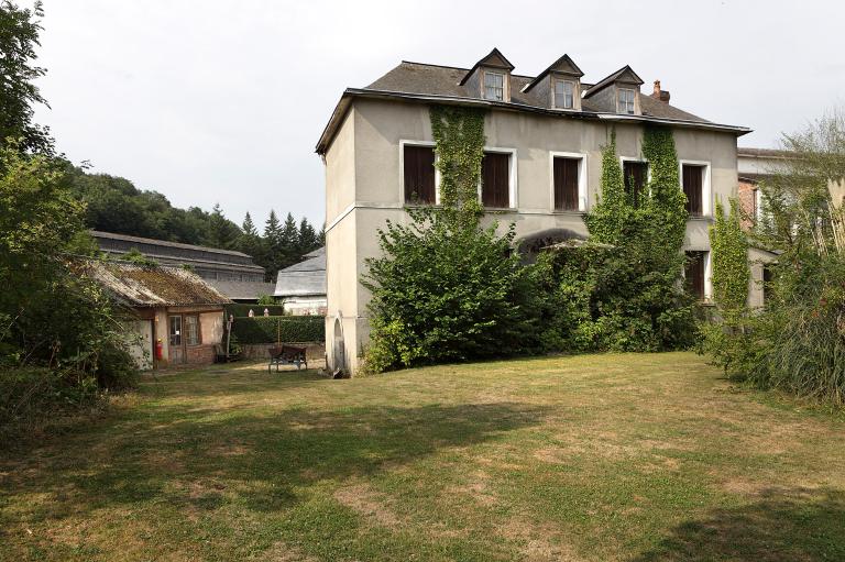 Vue générale du logement du directeur, depuis l'est.