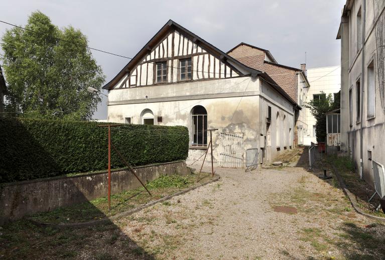Vue générale de l'ancien moulin à foulon servant désormais d'espace de stockage, depuis le sud.
