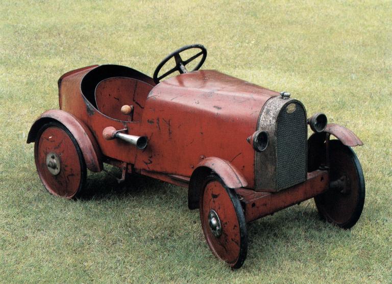 Automobile à pédales Euréka, modèle BB 28 -produite de 1928 à 1933 (Collection particulière).