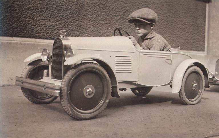Automobile à pédales Euréka, modèle Sport 33, produite de 1933 à 1940 (Collection particulière).