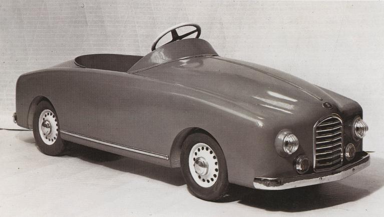 Automobile à pédales Euréka, modèle 200/53, produite de 1953 à 1956 (Collection particulière).