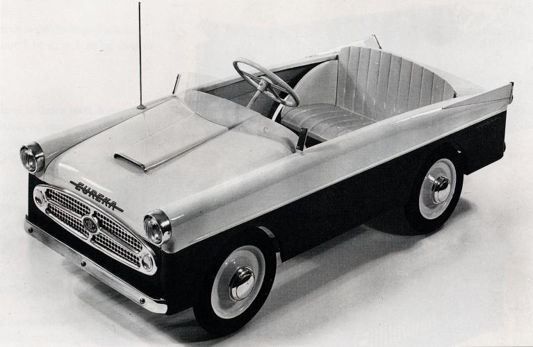 Automobile à pédales Euréka, modèle 400/56, produite de 1956 à 1960 (Collection particulière).