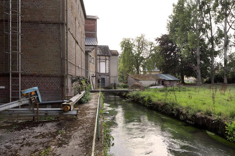 Vue du canal d'amenée alimentant le moulin primitif.