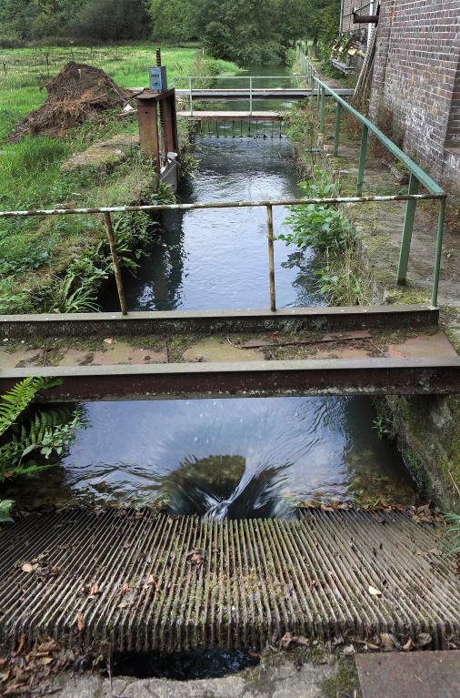 Vue du canal d'amenée alimentant le moulin primitif.