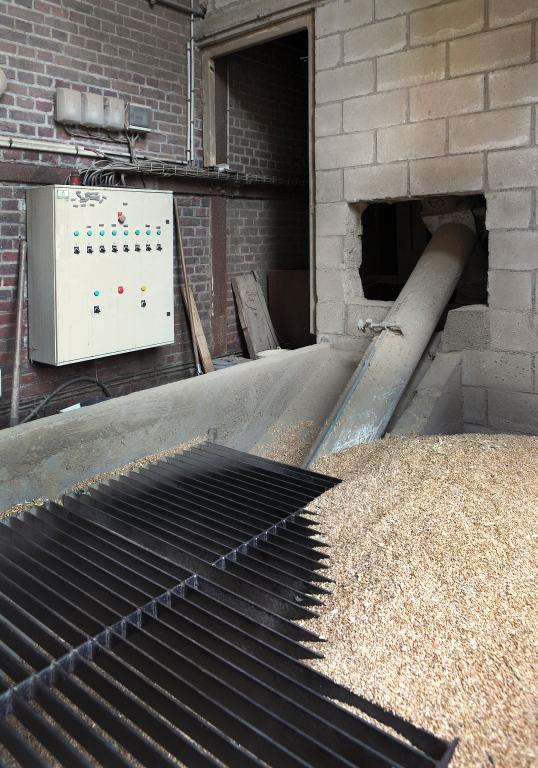 Vue intérieure du moulin primitif : stockage du son.
