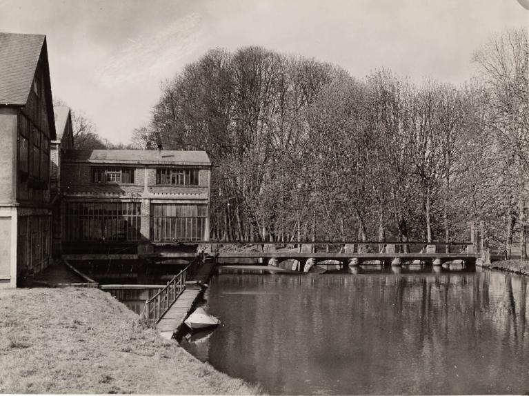 Barrage et bâtiment des turbines, vers 1950 (Collection particulière).