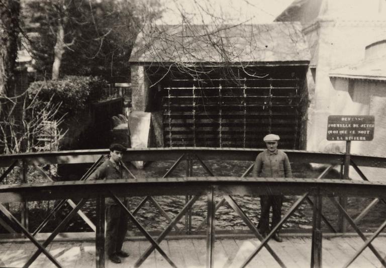 Section bois, roue hydraulique sur la dérivation de l’Andelle, vers 1950 (Collection particulière).