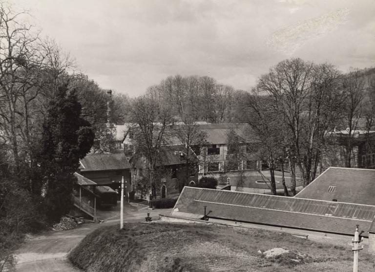 Vue de l’usine depuis le château d'eau, vers 1950 (Collection particulière).