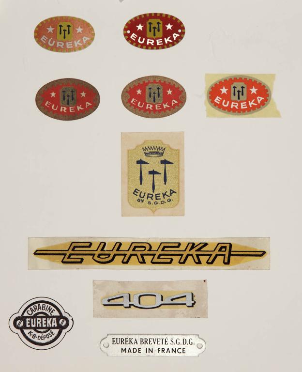 Ecussons de la marque Euréka (Collection particulière).
