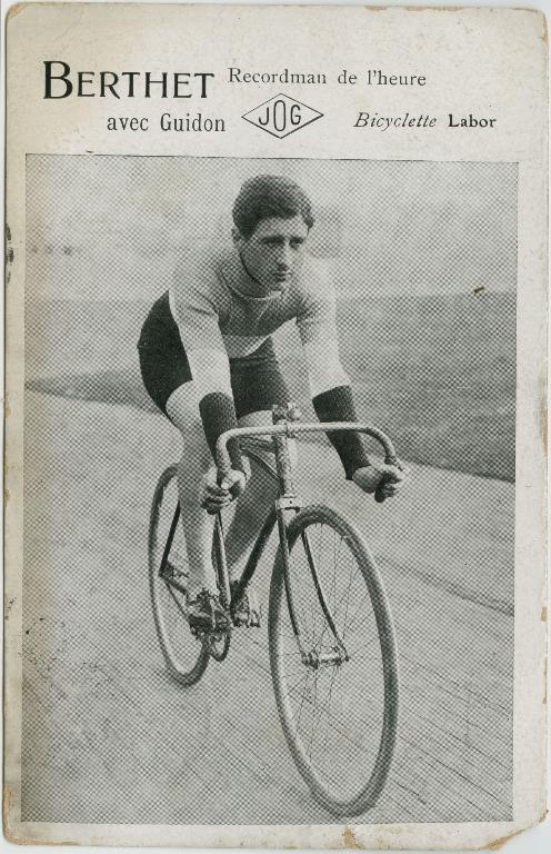 Portrait à vélo de Marcel Berthet, recordman de l'heure, 1913 (Collection particulière).