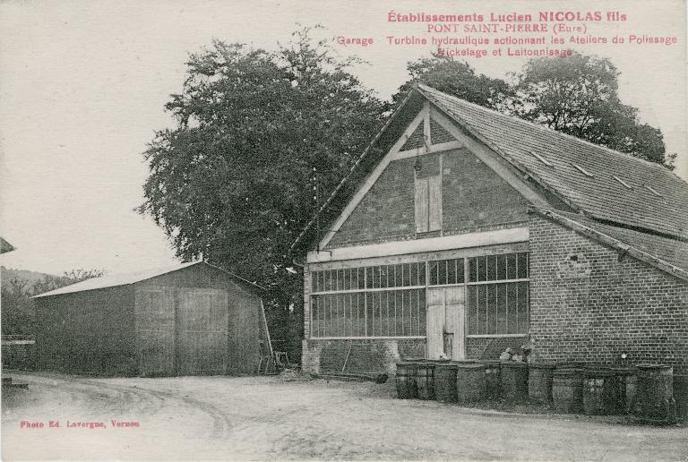 Etablissements Lucien Nicolas fils. Garage - Turbine hydraulique actionnant les ateliers de polissage, nickelage et laitonnage.- Carte postale, photo éd. Lavergne, Vernon, vers 1920 (Collection particulière).