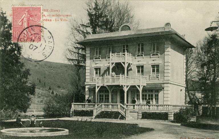 Usine des Terrasses où se fabriquent les célèbres Tirs Euréka. La villa [du PDG].- Carte postale, ed Lavergne, Vernon, vers 1930 (Collection particulière).