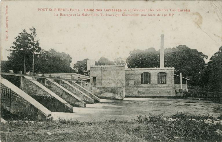 Usine des Terrasses où se fabriquent les célèbres Tirs Euréka. Le barrage et la maison des turbines qui fournissent une force de 130 HP.- Carte postale, ed. Lavergne, Vernon, vers 1910 (Collection particulière).