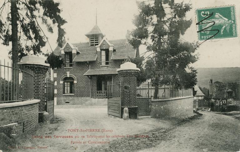 Usine des Terrasses où se fabriquent les célèbres Tirs Euréka [Entrée et conciergerie].- Carte postale, ed Lavergne, Vernon, vers 1930 (Collection particulière).